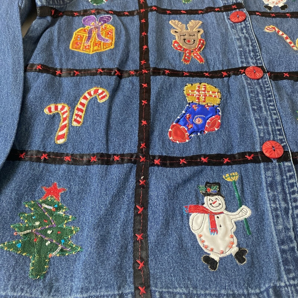 Dressbarn Womens M Christmas Theme Button up Shirt Trim Denim Top NWT! cotton - Picture 3 of 14